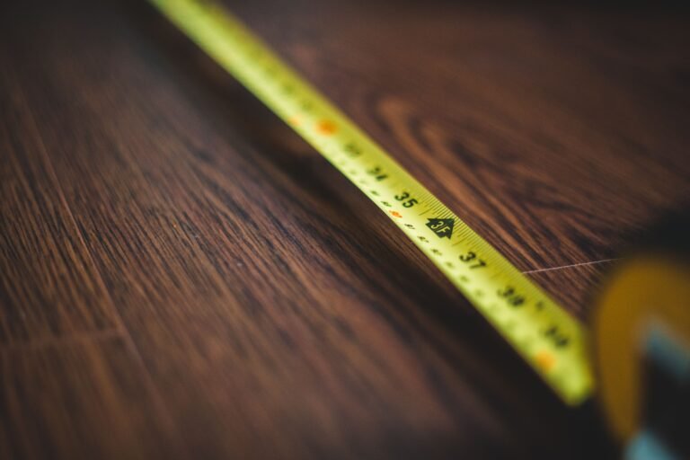 Prix de pose de parquet en Île-de-France en 2026 : massif, contrecollé, stratifié